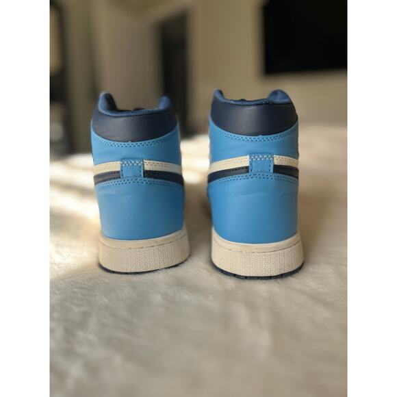 Air Jordan 1 Retro High OG \'Obsidian\'- navy blue and baby blue. Size 10 US. main image 5